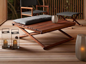 Квадратный садовый столик из красного дерева