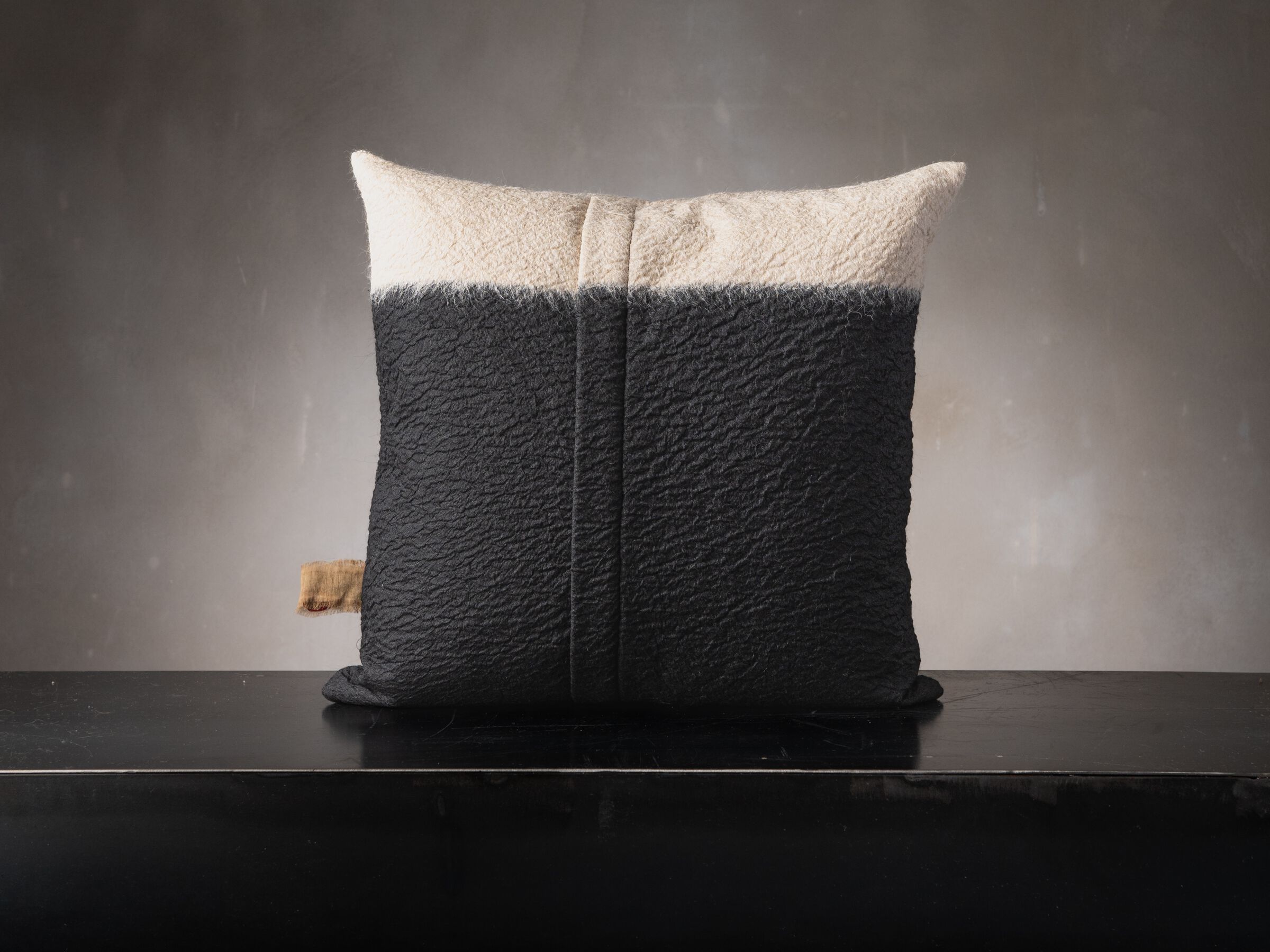 Квадратная подушка из альпаки The House of Lyria CAMANTO ARCH-00043370