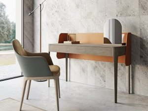 Деревянный туалетный столик с искусственной кожей