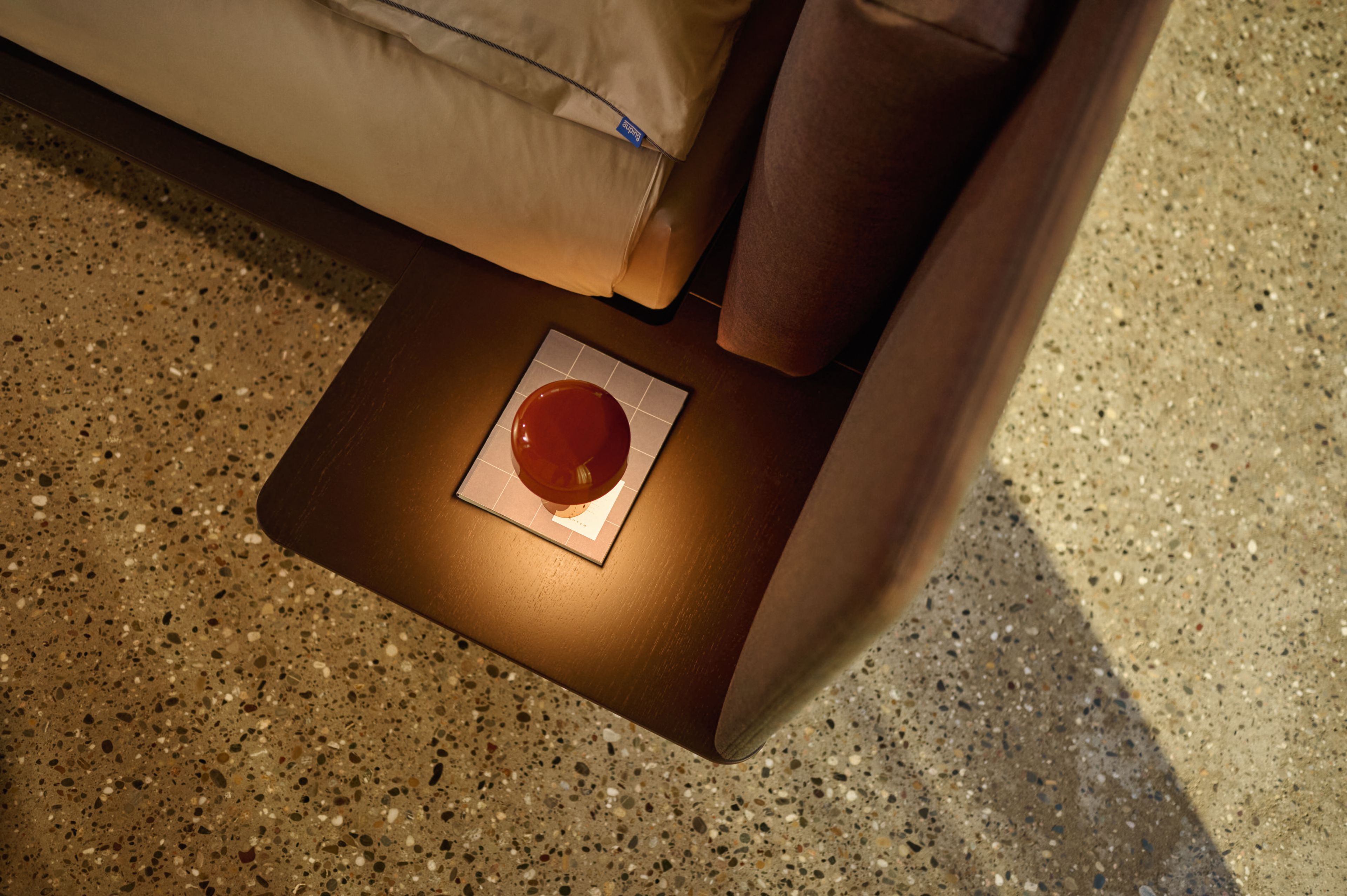 Двуспальная кровать из массива дерева и ткани со встроенными тумбочками Auping NOBLE ARCH-00145904 - Вид №5