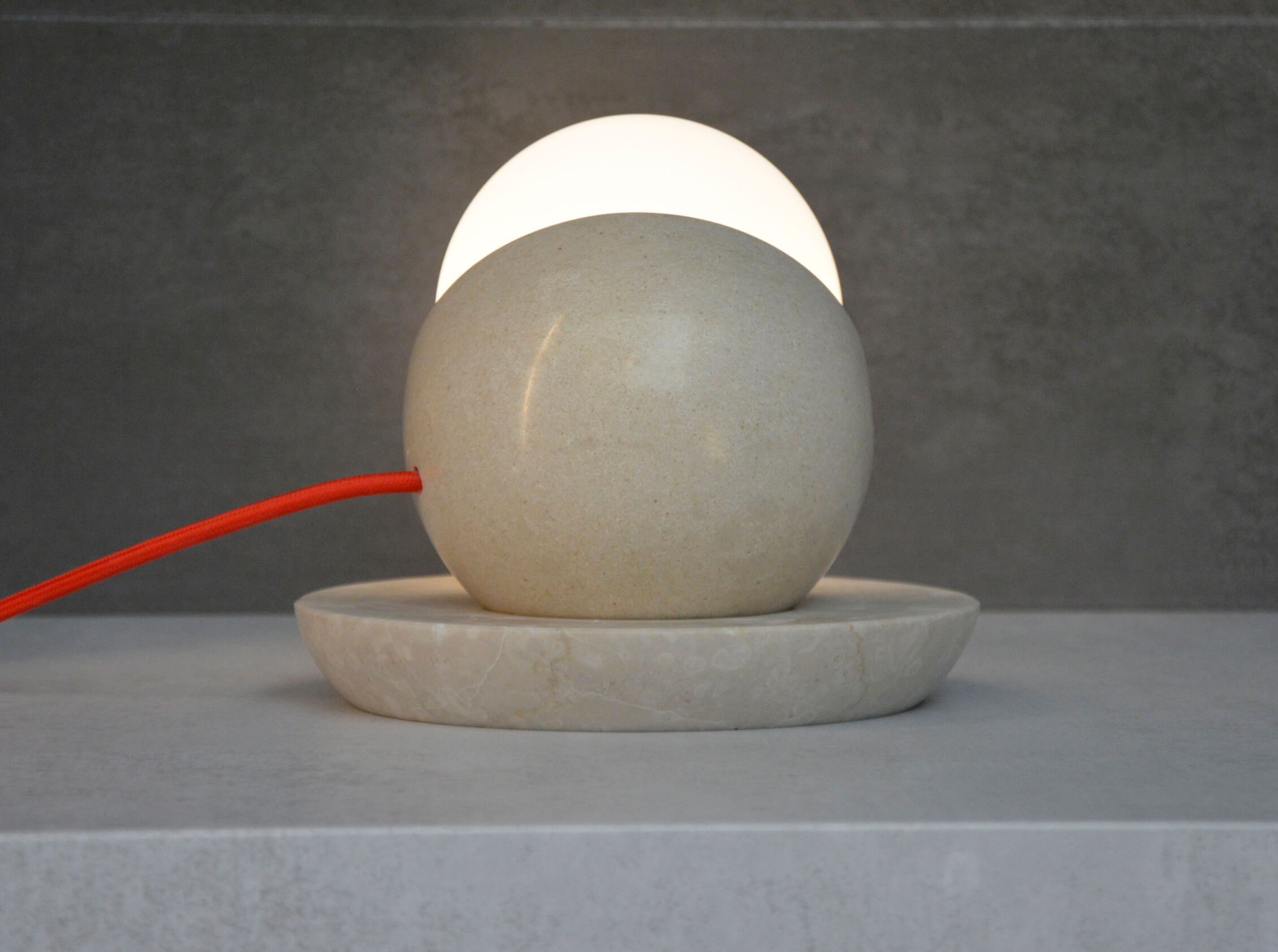 Светодиодная настольная лампа из камня Brillamenti Луна ARCH-00063822 - Вид №4