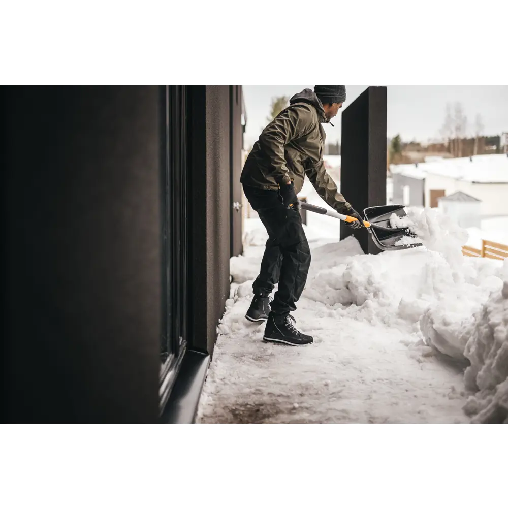 Лопата для уборки снега Fiskars X-series 35x120 см пластик с черенком STLM-2126701 - Вид №6