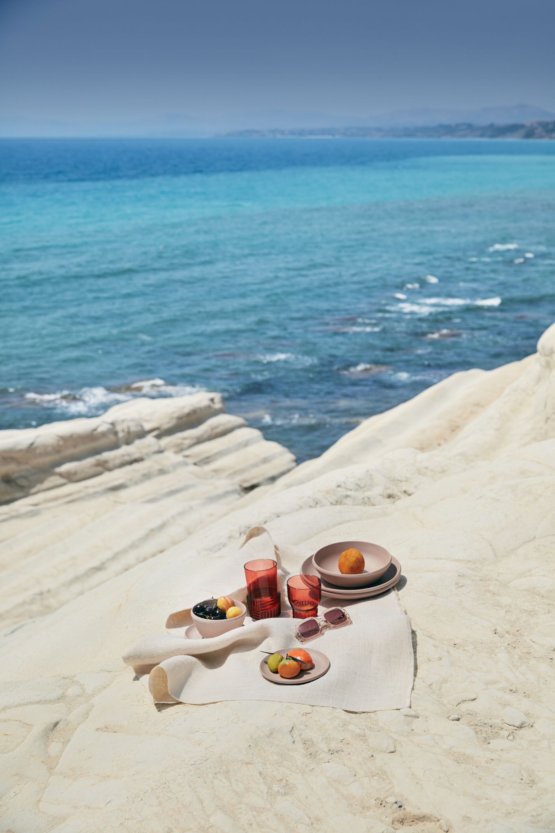 Набор бокалов для вина из инженерного пластика Kartell сюжет ARCH-00103101 - Вид №1