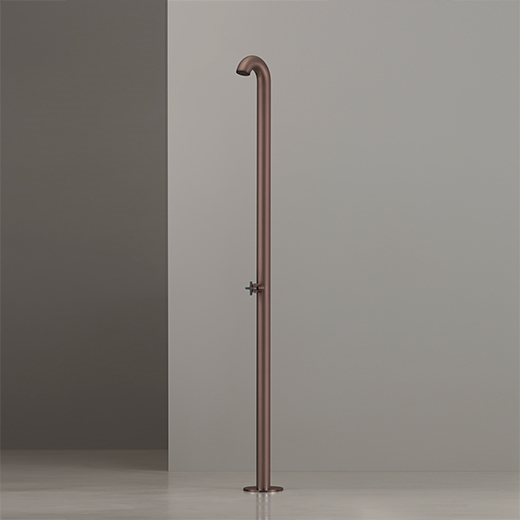 Свободно стоящий душ на открытом воздухе в AISI 316L из нержавеющей стали, Corten отделкой. Пористый дождь струя контролируется прогрессивным смесителем сбора креста в черном алмазе матовой  BLD06 CEADESIGN  - Вид №1