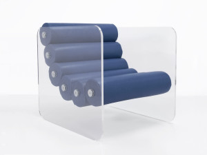 Кресло с подлокотниками