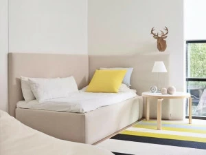 Woodnotes Односпальная кровать с обивкой из ткани