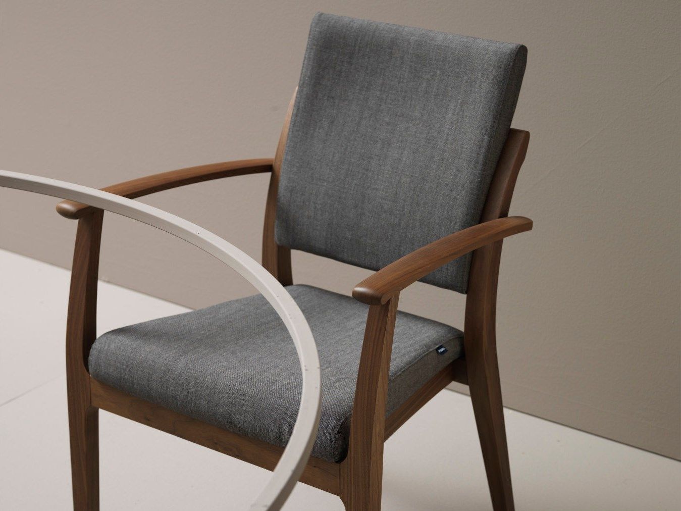 Штабелируемый тканевый стул с подлокотниками PIAVAL MAMY-Contract ARCH-00111706 - Вид №2