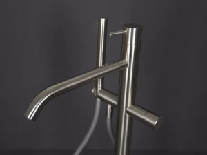 RIFRA Напольный смеситель для ванны из нержавеющей стали с ручным душем Forty 1210091/2