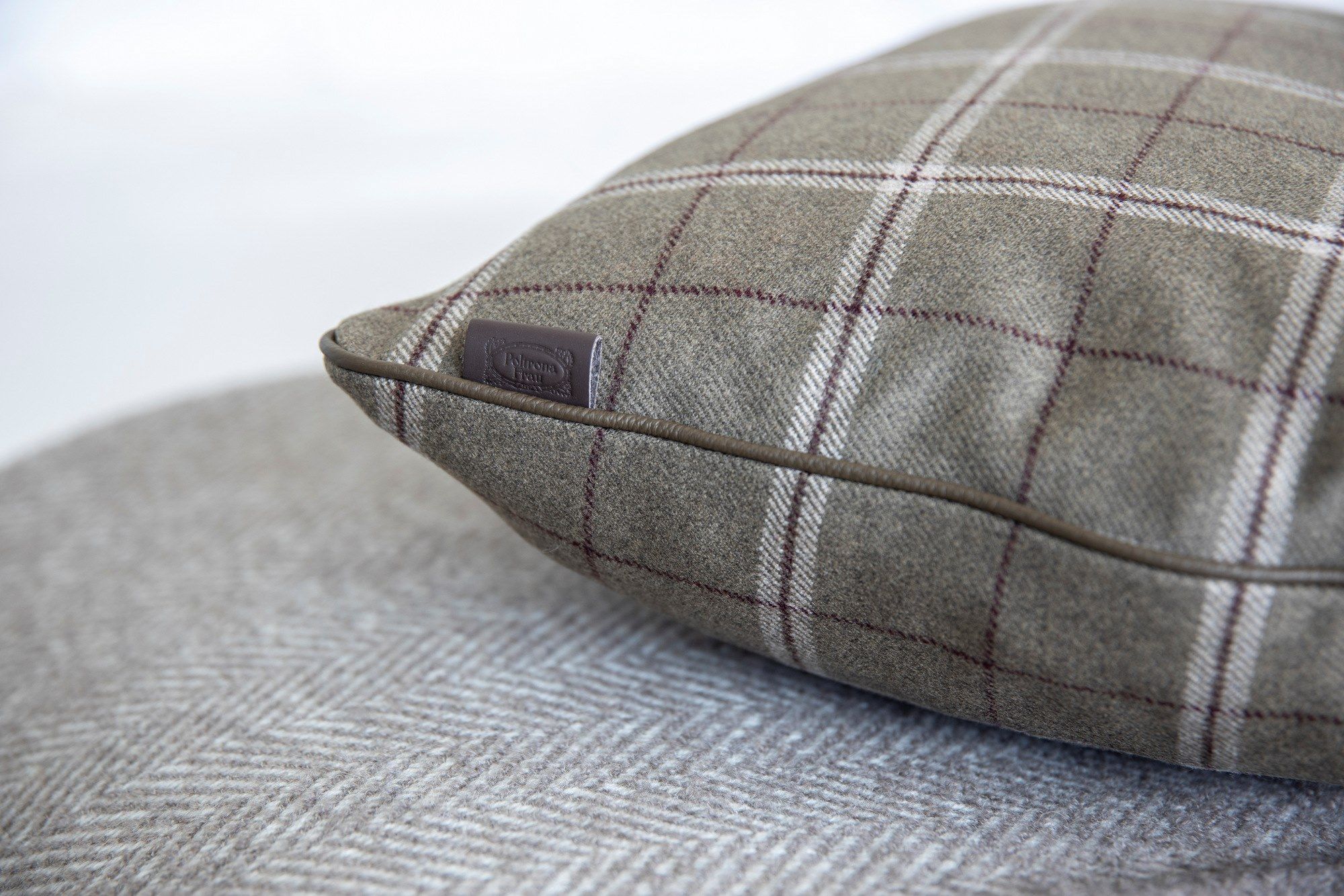 Шерстяная прямоугольная клетчатая подушка Poltrona Frau коллекция-мебель и аксессуары ARCH-00074167 - Вид №3