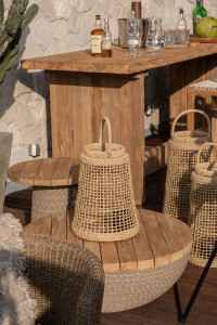 Высокий садовый столик из массива дерева