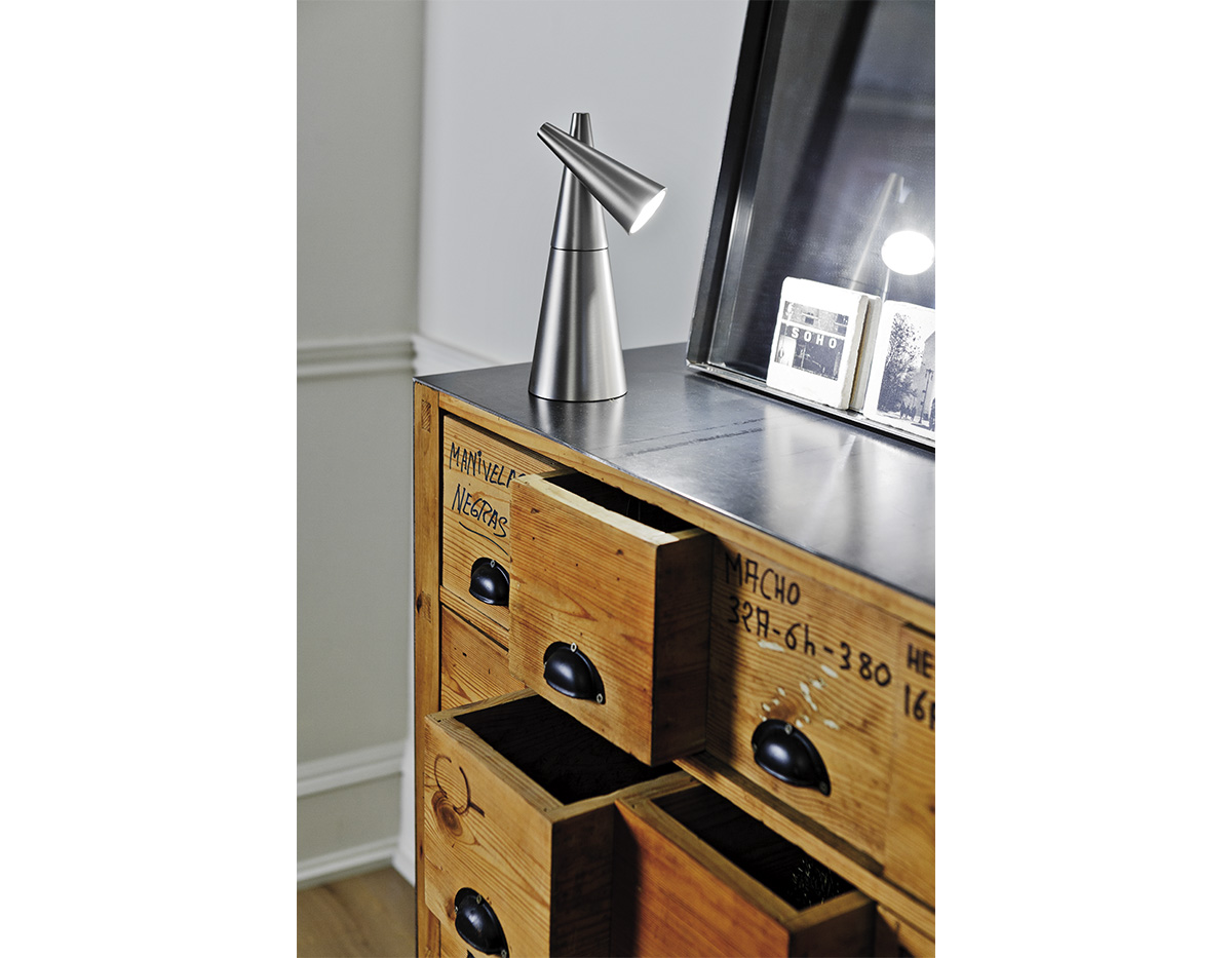 005042 Настольная лампа Estiluz Cornet