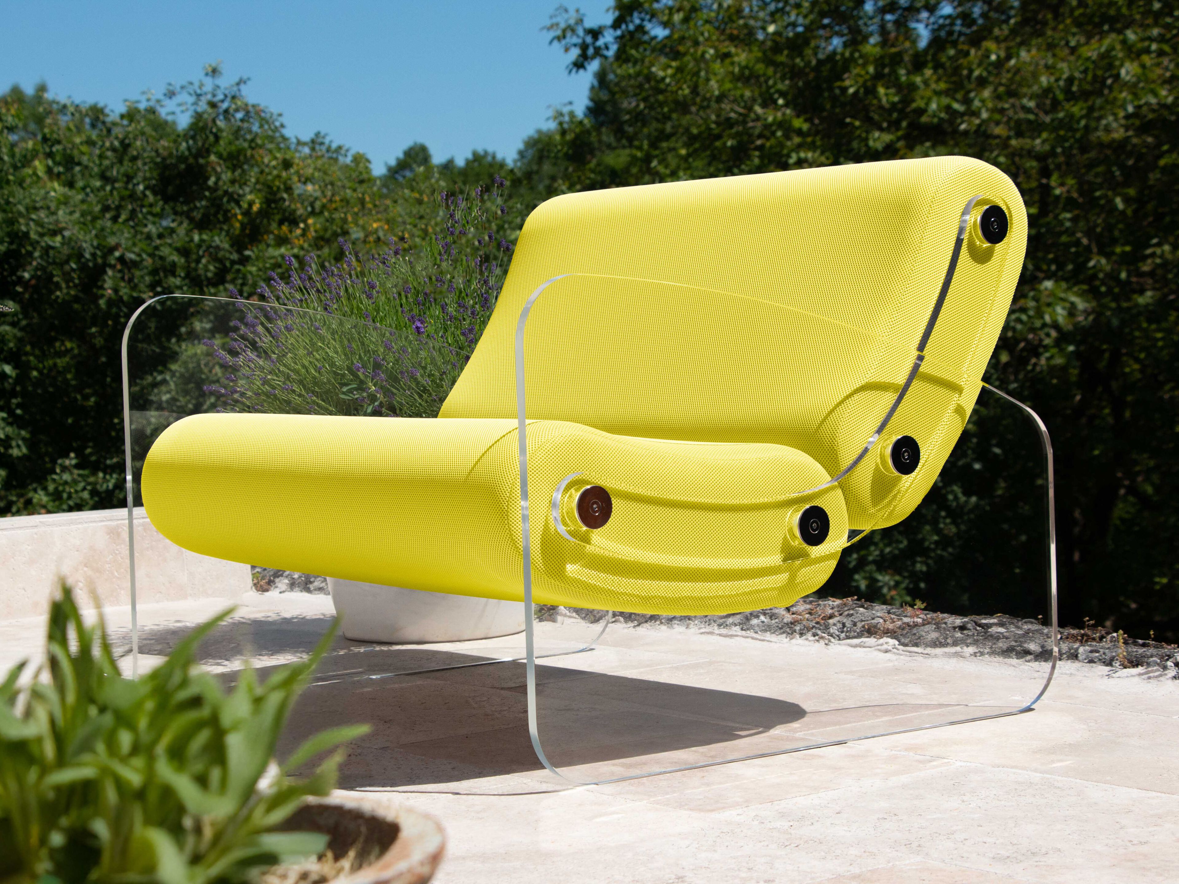 Кресло из ПММА и ткани с подлокотниками KUUMO MW03 ARCH-00143401