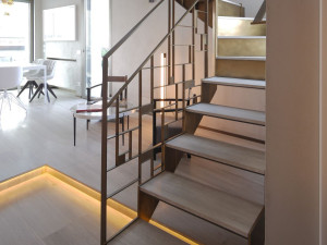 Латунные перила для лестницы