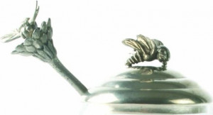 10648857 Vagabond House Банка для мёда и джема с ложкой Vagabond House Пчела 13см, стекло Стекло