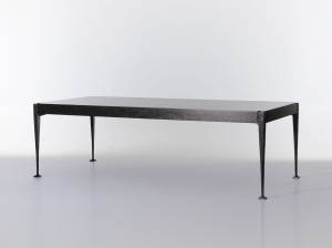 Деревянный прямоугольный стол