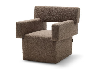 Тканевое кресло с подлокотниками