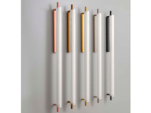 Алюминиевый и стеклянный настенный светильник