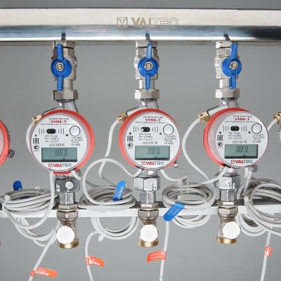 VT.GPM.06S04.R4 Узел этажный для поквартирного учета тепловой энергии Valtec 1", 4 вых., ввод справа  - Вид №3