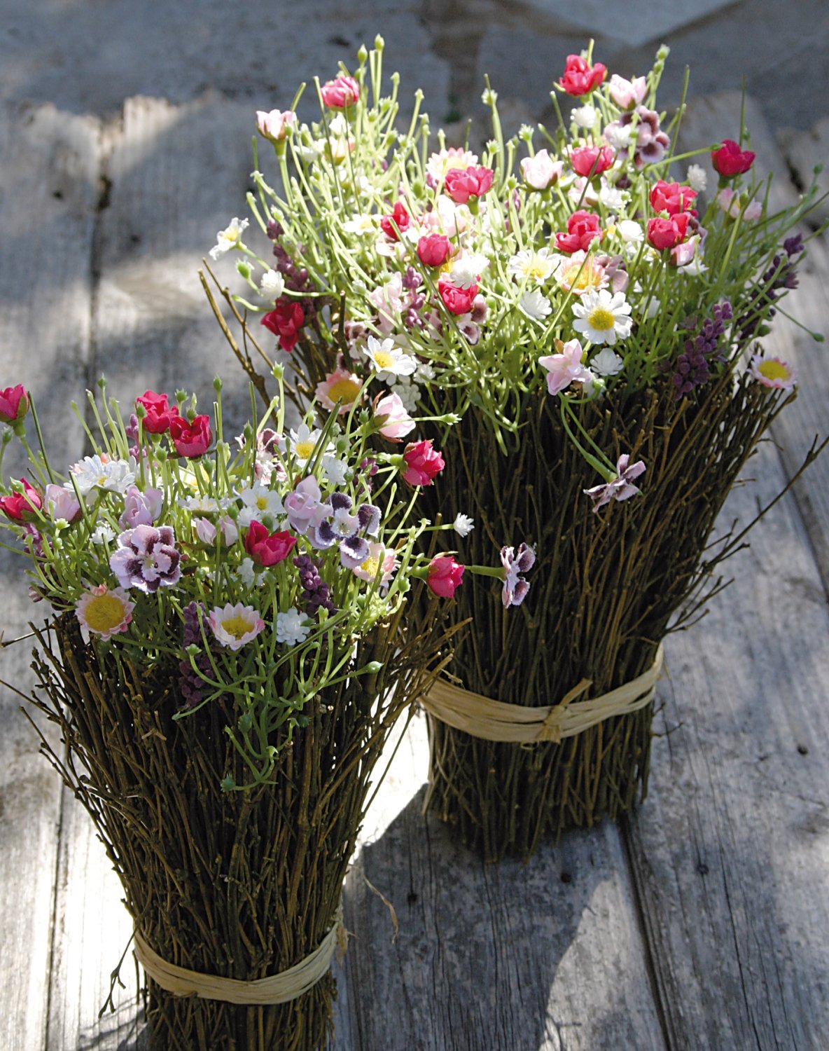 5708 001 a3 Композиция из искусственных цветов с ротангом, 28 см, разноцветная H-andreas  - Вид №2