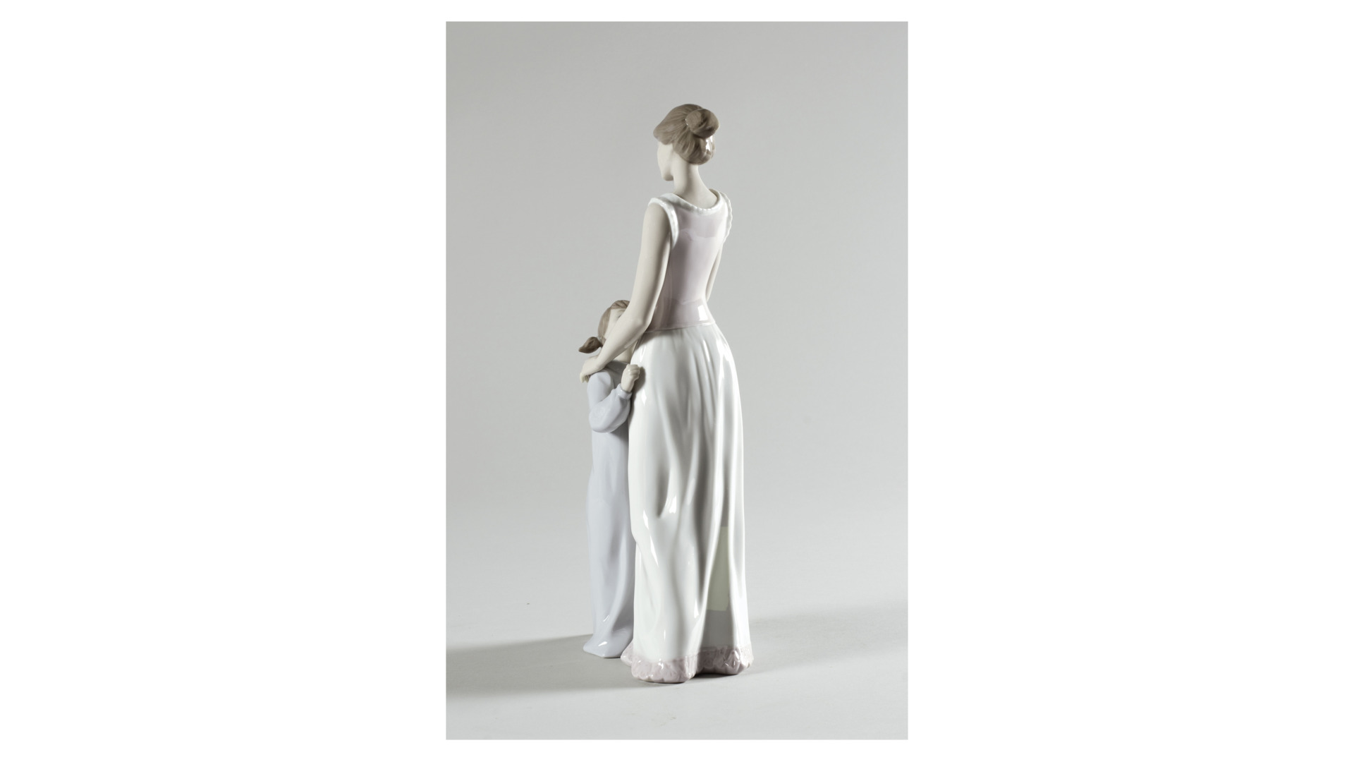 10668998 LLADRO Фигурка Lladro "Мамина дочка" 16x36см Фарфор Lladró  - Вид №2