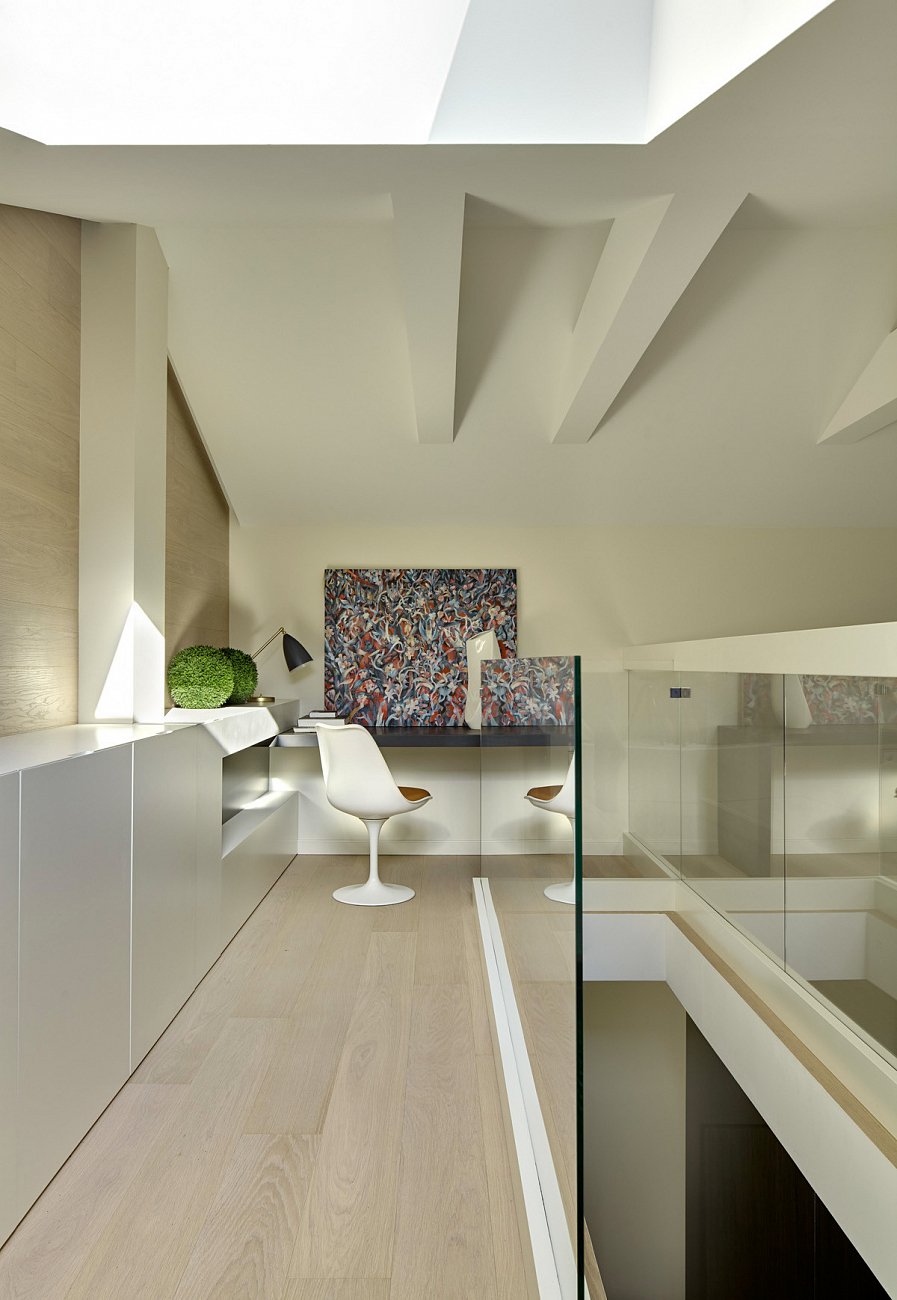 Стул пластиковый белый с черной подушкой Eero Saarinen Style Tulip Chair SOHO DESIGN ДИЗАЙНЕРСКИЕ, TULIP 131549 Черный  - Вид №7