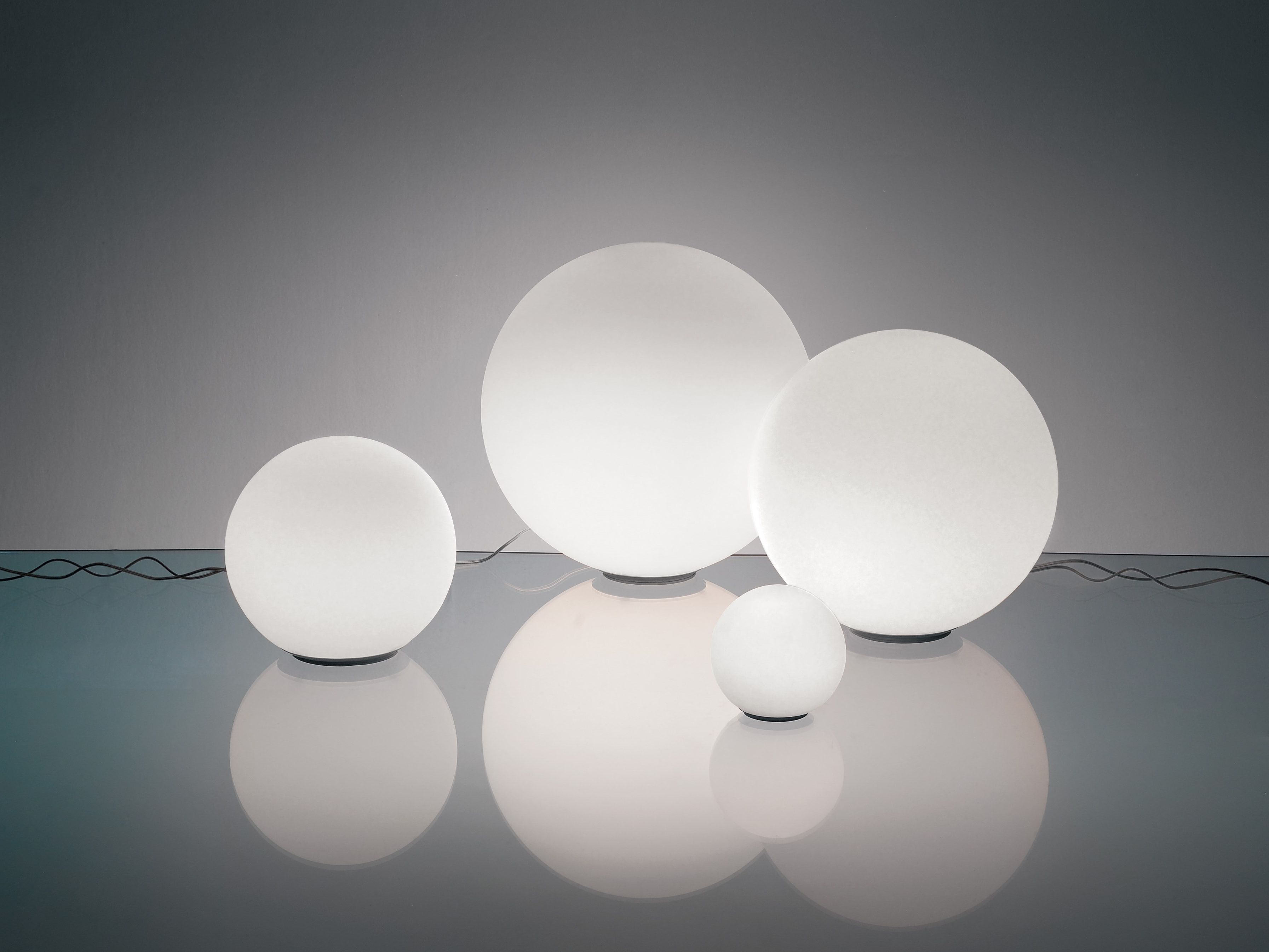 Настольная лампа из дутого стекла In Stock Artemide ARCH-00138736