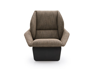 Тканевое кресло с подлокотниками