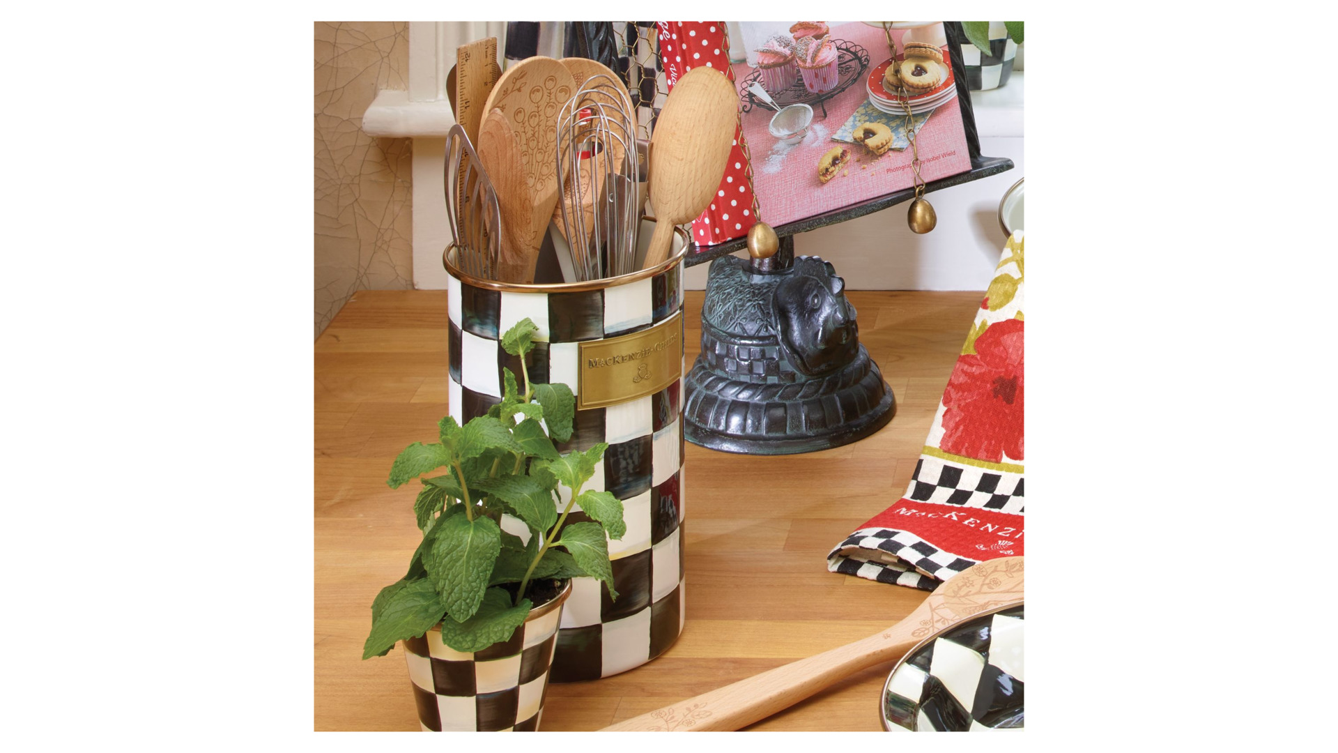 10654417 Mackenzie-Childs Держатель для столовых приборов (белый) Flower Market 13x22 Сталь  - Вид №1