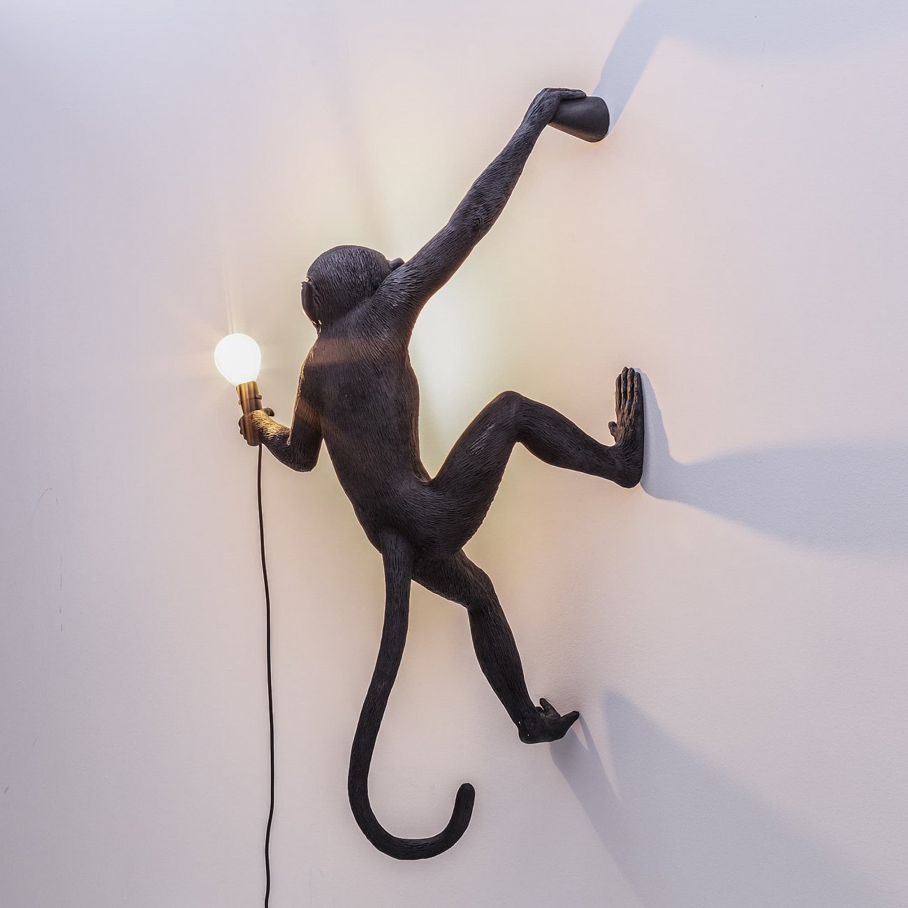 Светильник настенный черный Monkey Lamp Hanging Right 14919 SELETTI ОБЕЗЬЯНА 00-3882928 Черный  - Вид №3
