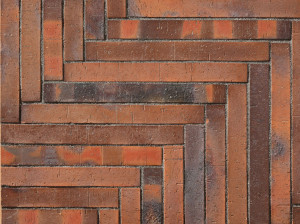 Открытый кирпичный пол