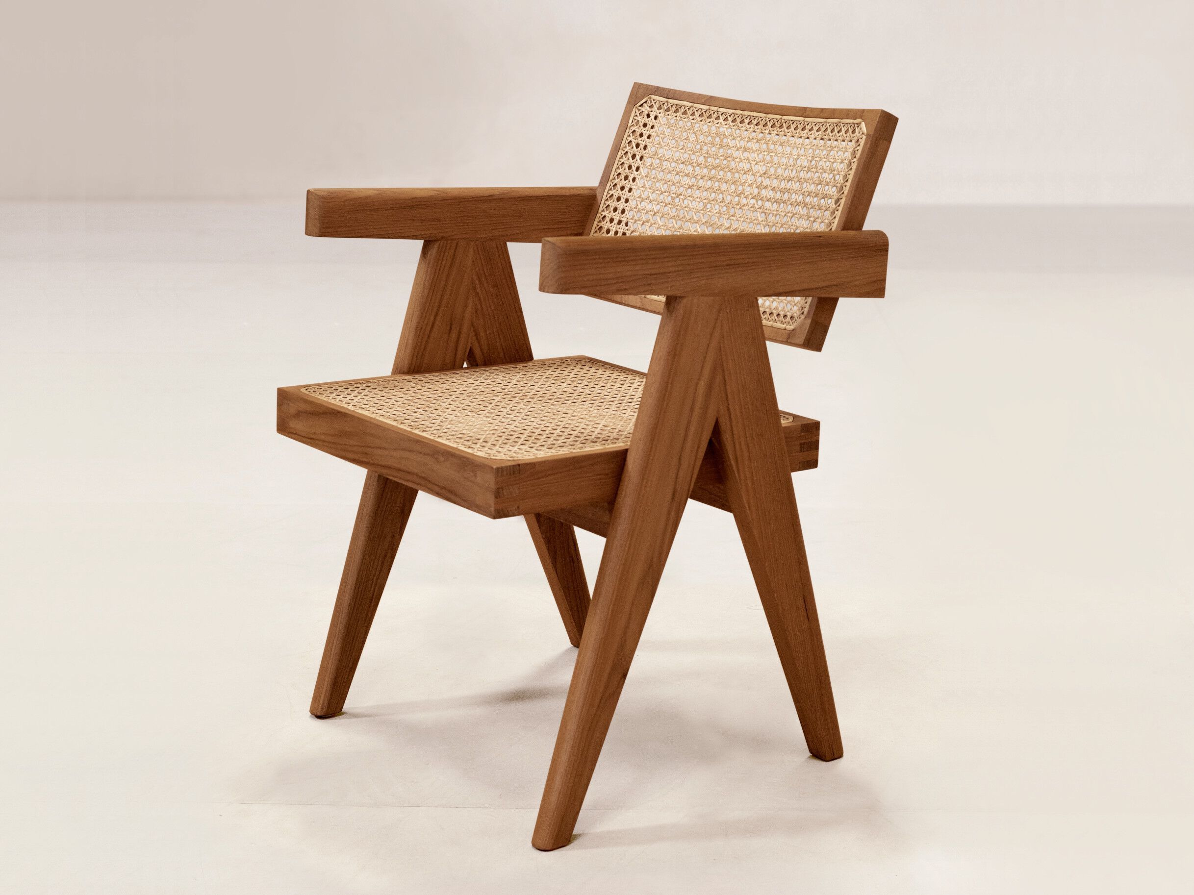 Стул из тикового дерева с подлокотниками Phantom Hands Project Chandigarh ARCH-00004144