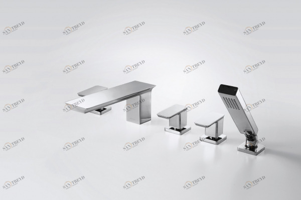 Смеситель на ванну  на пять отверстий PHILLIS F556101C bravat