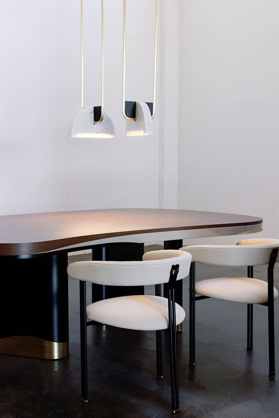 Кожаный мягкий стул с подлокотниками Greenapple MAIA ARCH-00019398 - Вид №1