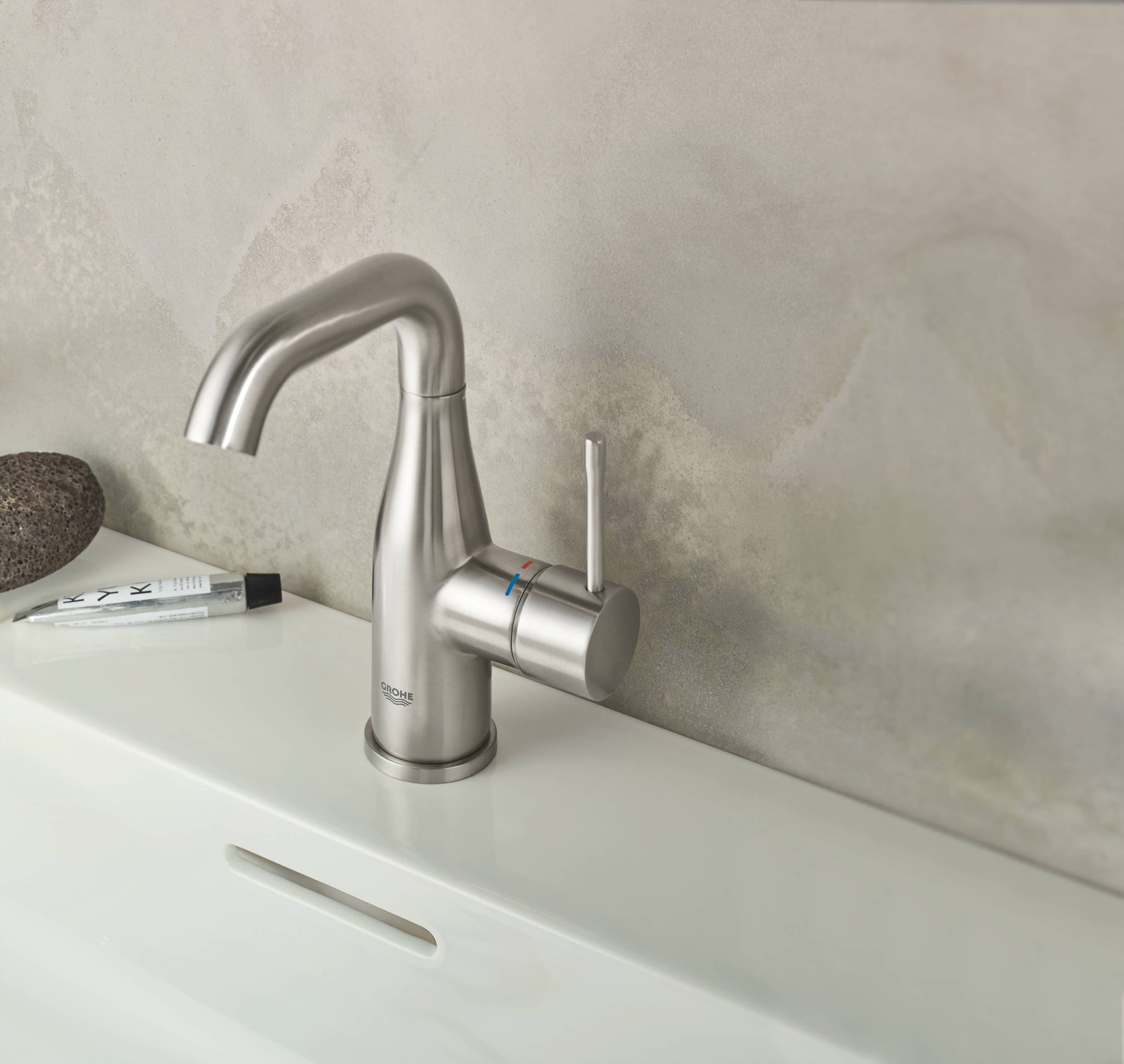 Смеситель GROHE Essence New для раковины с донным клапаном, суперсталь (23462DC1) - Вид №3