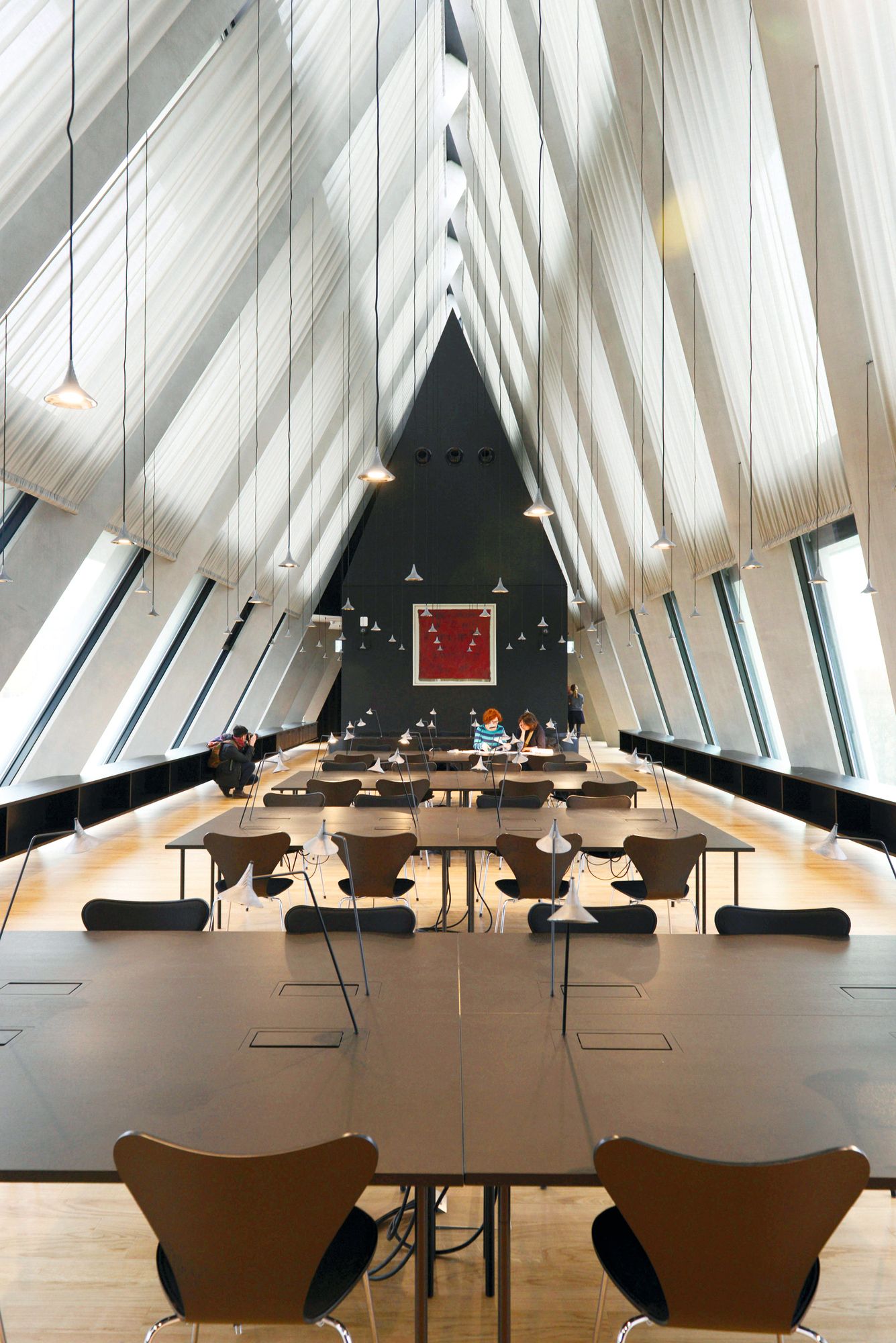 Латунная светодиодная настольная лампа Artemide Unterlinden ARCH-00085260 - Вид №6