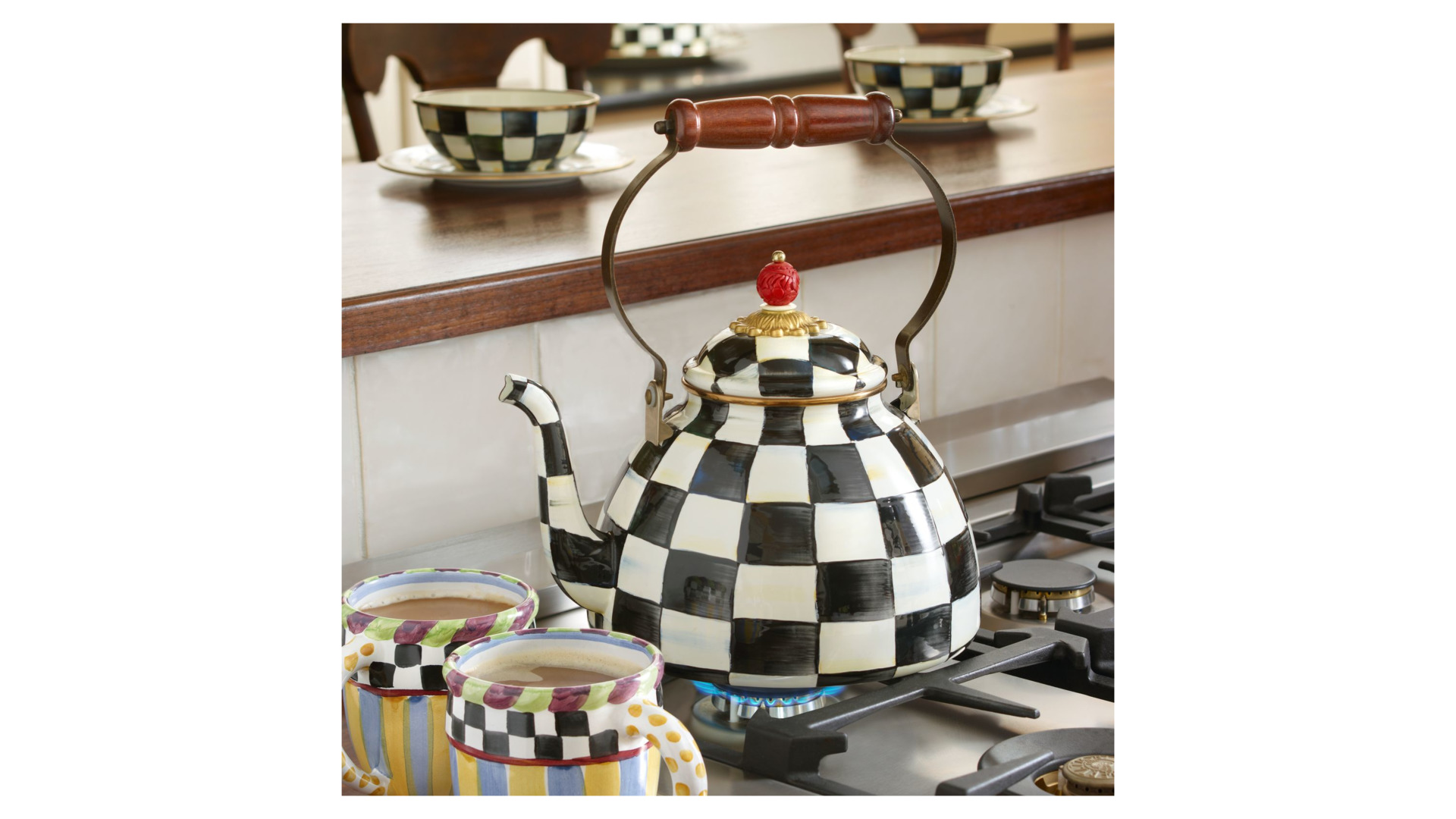 10586114 Mackenzie-Childs Чайник 3л Courtly Check 23Dx33H сталь, эмаль, бронза, латунь, дерево, искусственная киноварь  - Вид №1