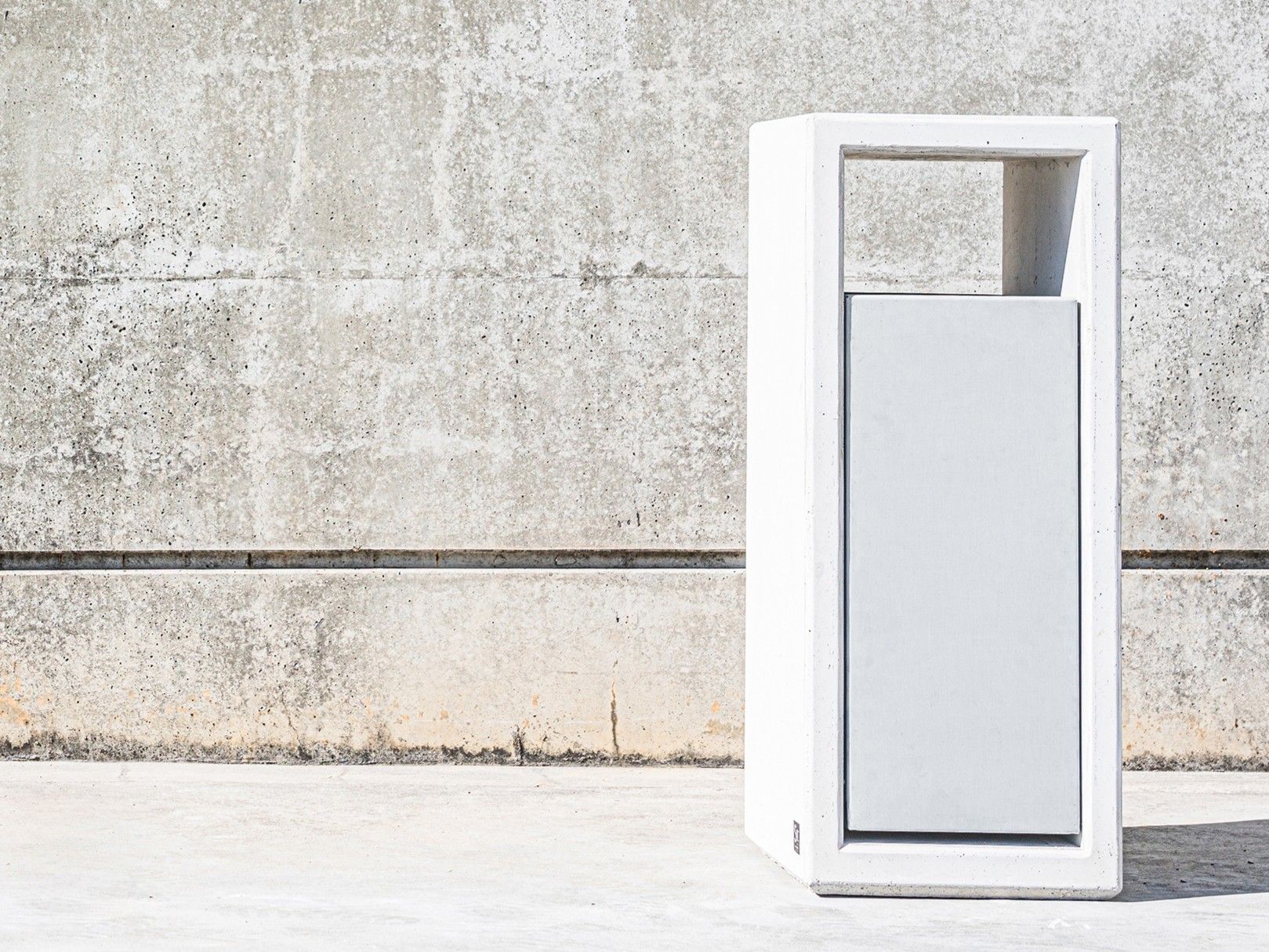 Держатель для мусора из нержавеющей стали и бетона SIT Outline ARCH-00011557