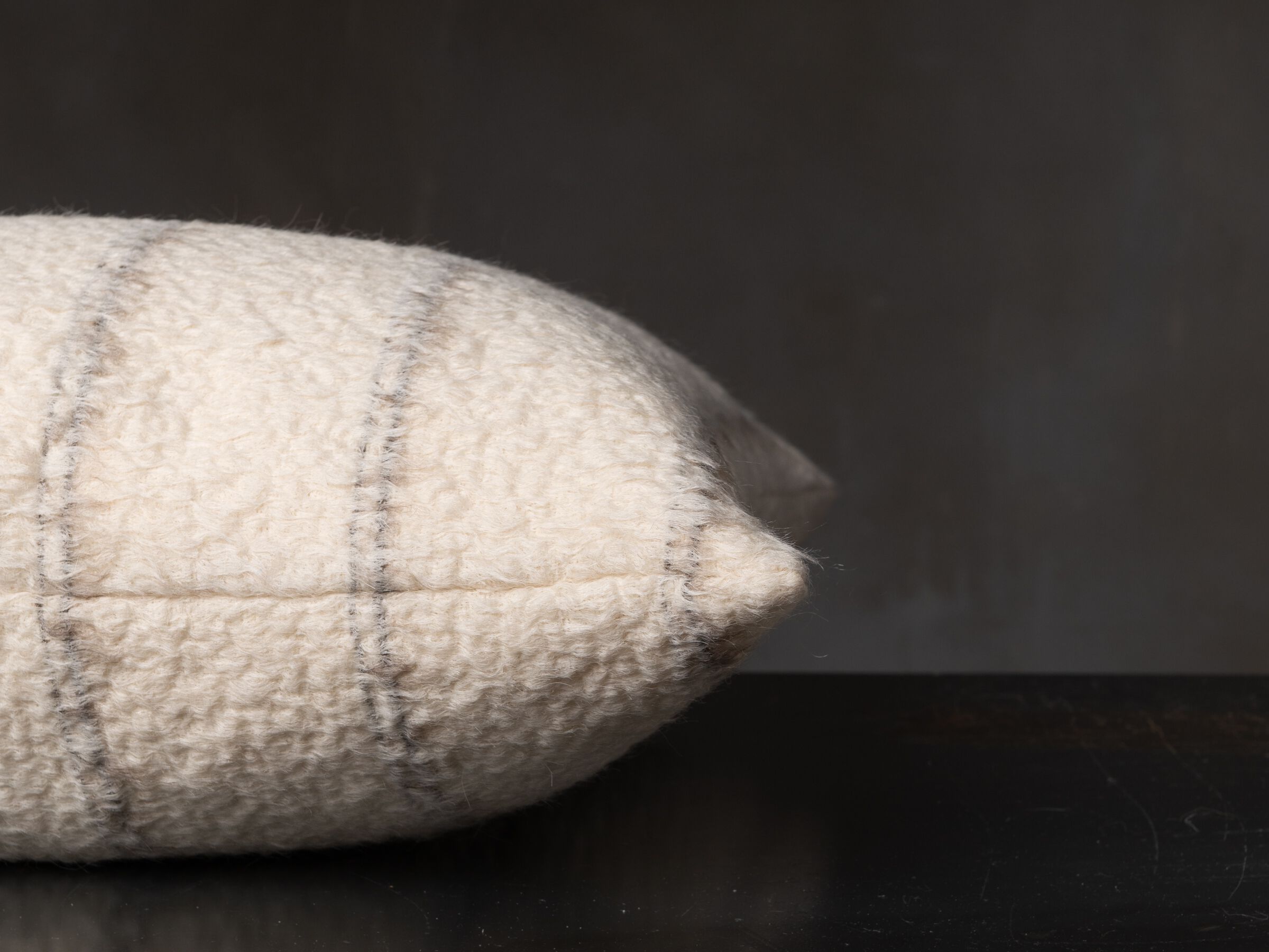 Квадратная подушка из мохера The House of Lyria GLYCERIE ARCH-00099258 - Вид №2