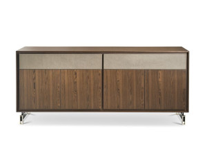 Деревянный шкаф с распашными дверями