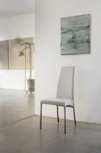 Кожаный стул