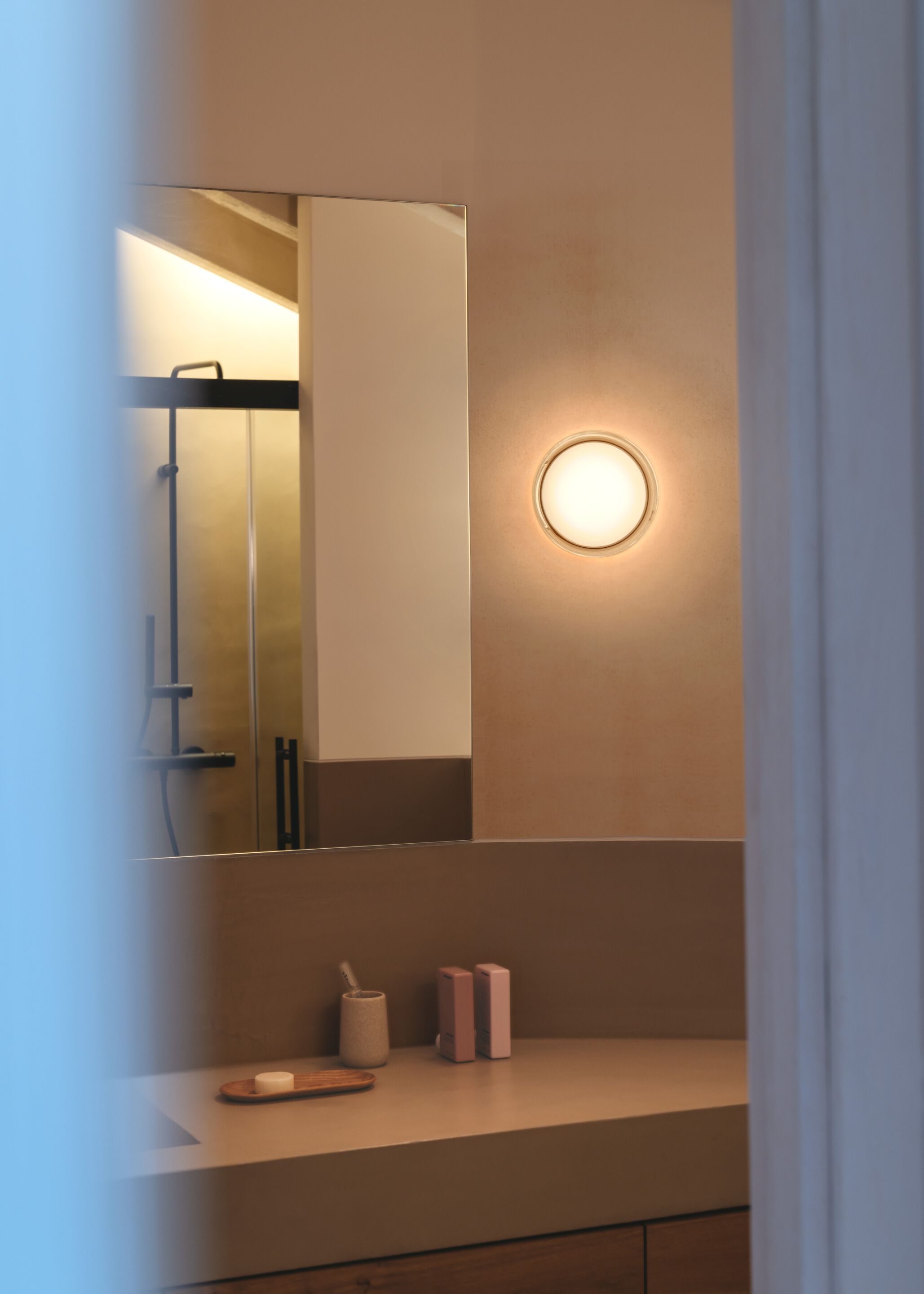 Алюминиевый и стеклянный светодиодный настенный светильник Vibia DOTS GLASS ARCH-00114364 - Вид №2