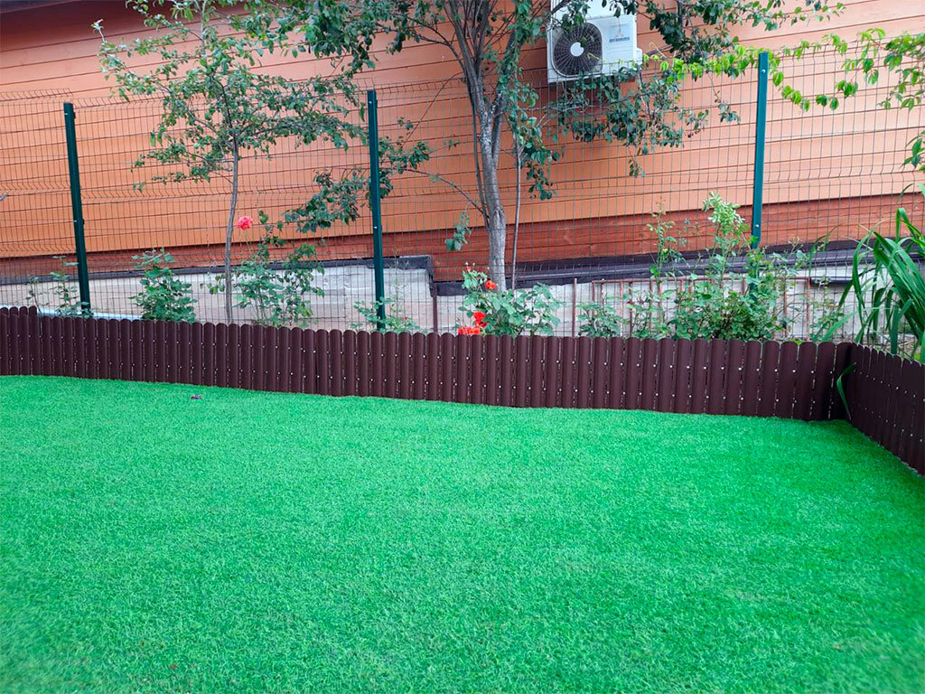 Штакетник пластиковый коричневый RAL 8017 ГеоПластБорд GPBST-163 - Вид №1