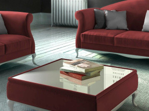 Деревянный и стеклянный квадратный журнальный столик