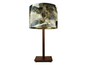 Металлическая настольная лампа