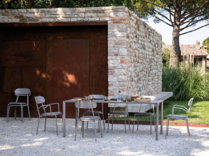 Металлический прямоугольный садовый стол