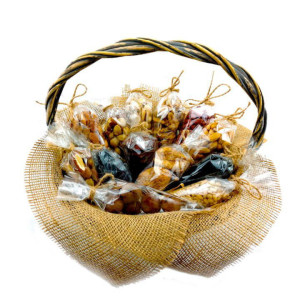 Подарочная корзина орехи-сухофрукты