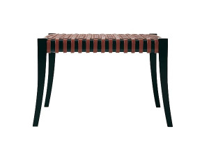 Деревянный табурет