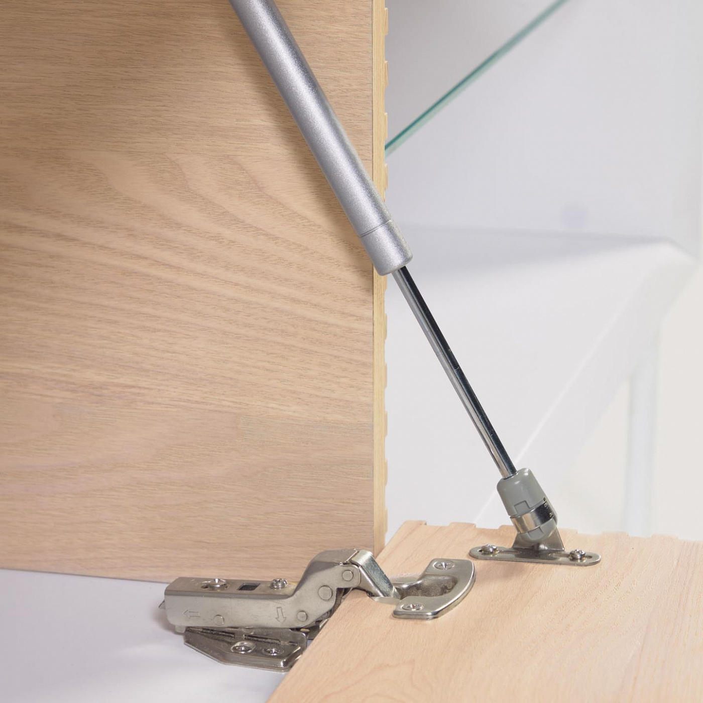 107631 Тумба под телевизор из ясеня с белым лаком 163 x 52 см La Forma Marielle  - Вид №2