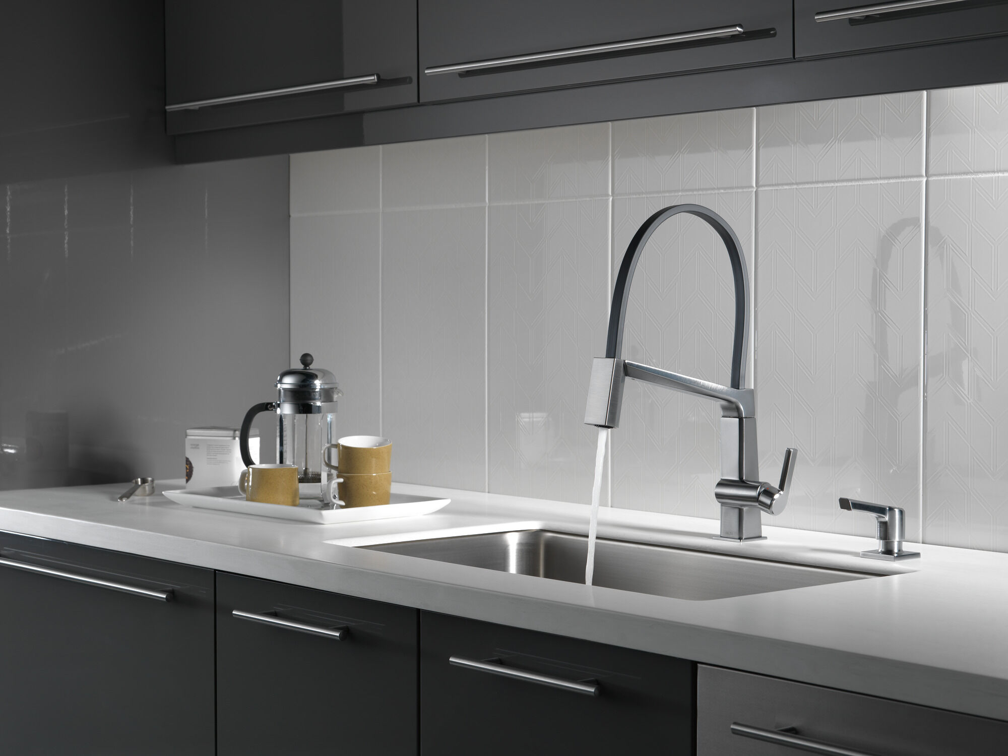 RP91950AR Дозатор мыла / лосьона Delta Faucet Pivotal Арктическая нержавеющая сталь  - Вид №3