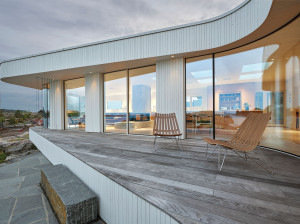 Раздвижные окна из закаленного стекла с изогнутыми створками